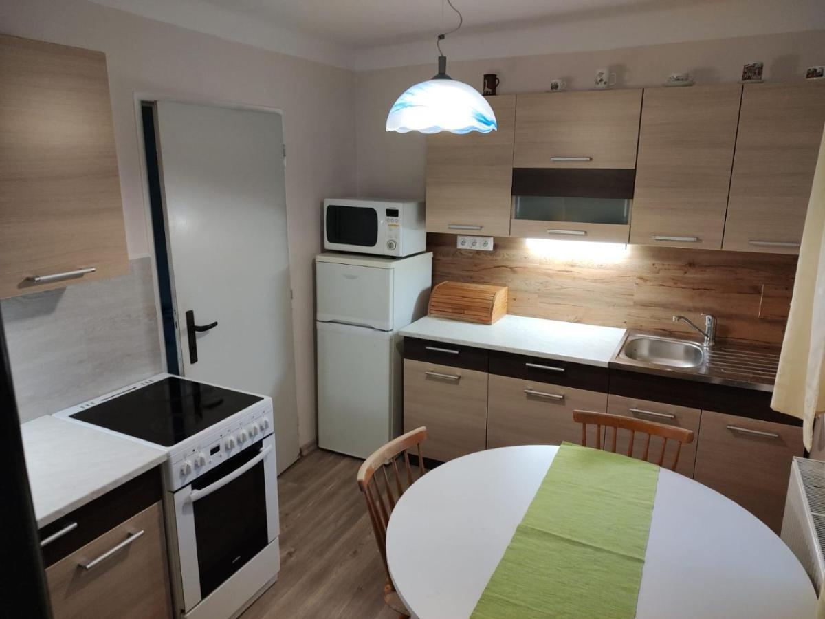 U Letiste Apartamento Kněževes Exterior foto