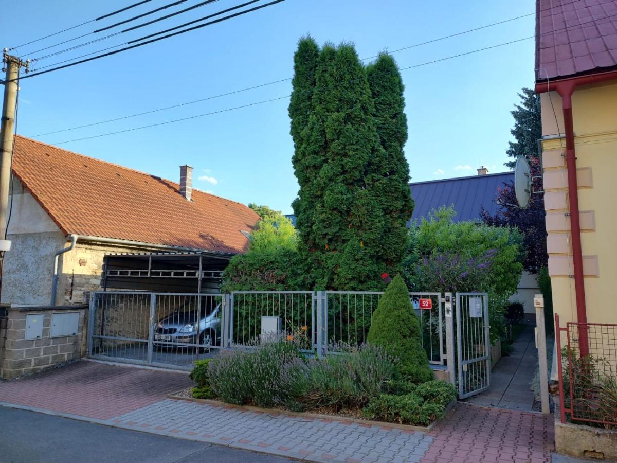 U Letiste Apartamento Kněževes Exterior foto